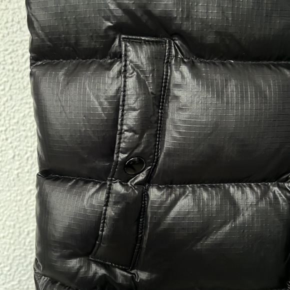 J Crew black Down puffer vest. Size XS in Excellent condition. - Picture 3 of 10
